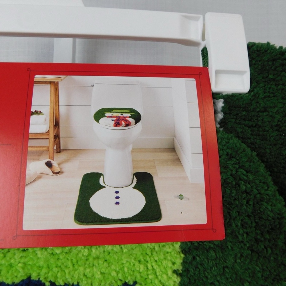 NWT Wondershop Green and White Snowman Bath Mat